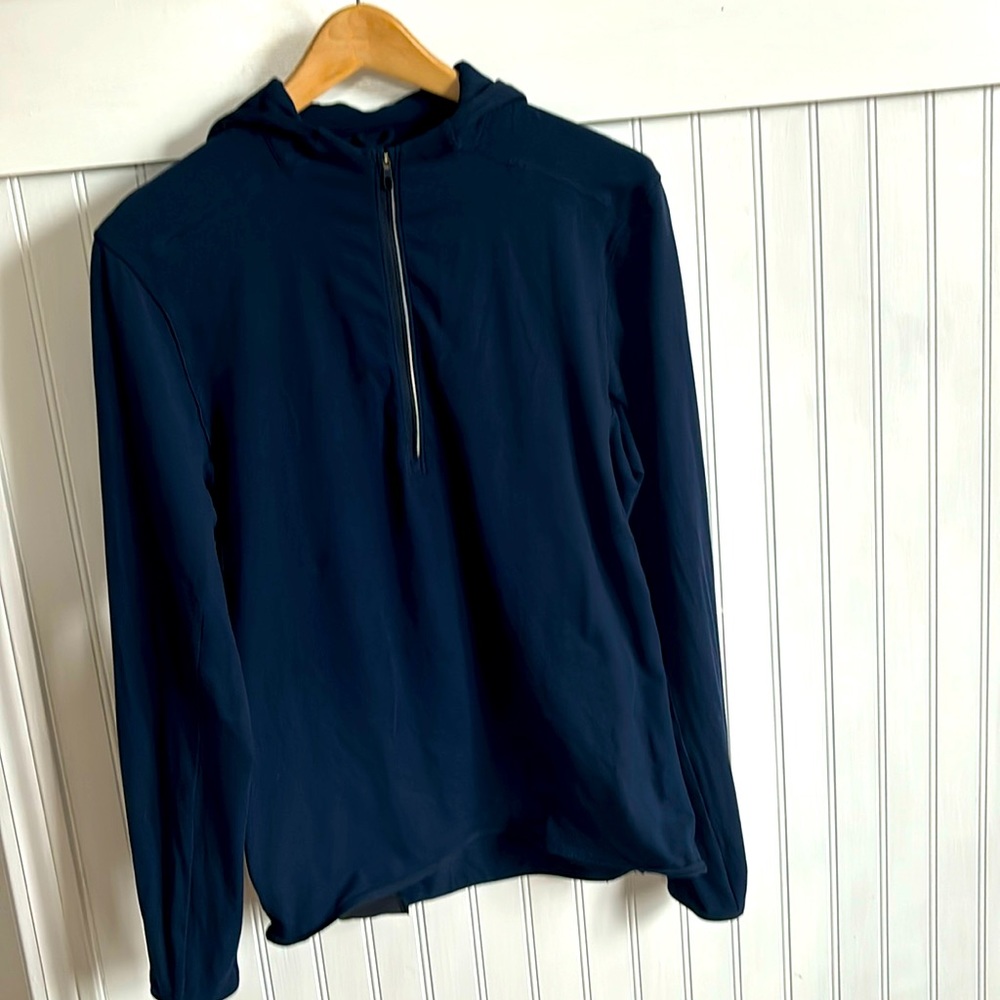 Men’s Lululemon hooded athletic top